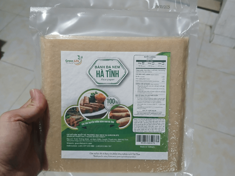 Vỏ ram Hà Tĩnh Greenlife làm từ vùng gạo quê Hà Tĩnh, vàng giòn dẻo dai tự nhiên.